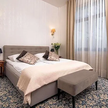 Hotell Park Kajetany Nadarzyn