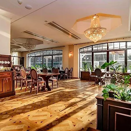 Park Kajetany Hotell 3*